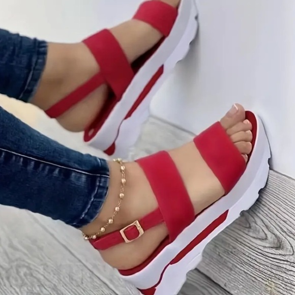 NWOB Womens Fashion Red or Black Open Toe Ankle Strap Sandals Size 10 - Picture 2 of 11